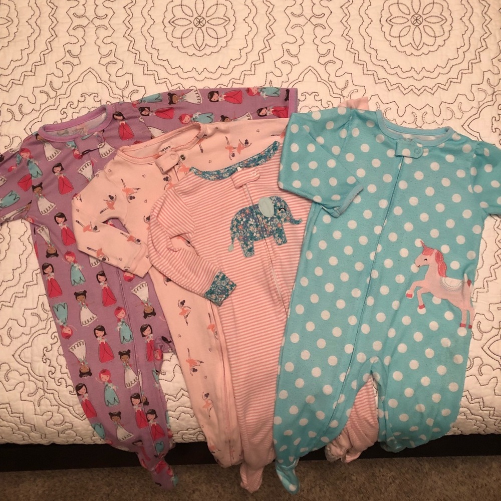 4 Carter’s footie pajamas~Bundle to save‼️